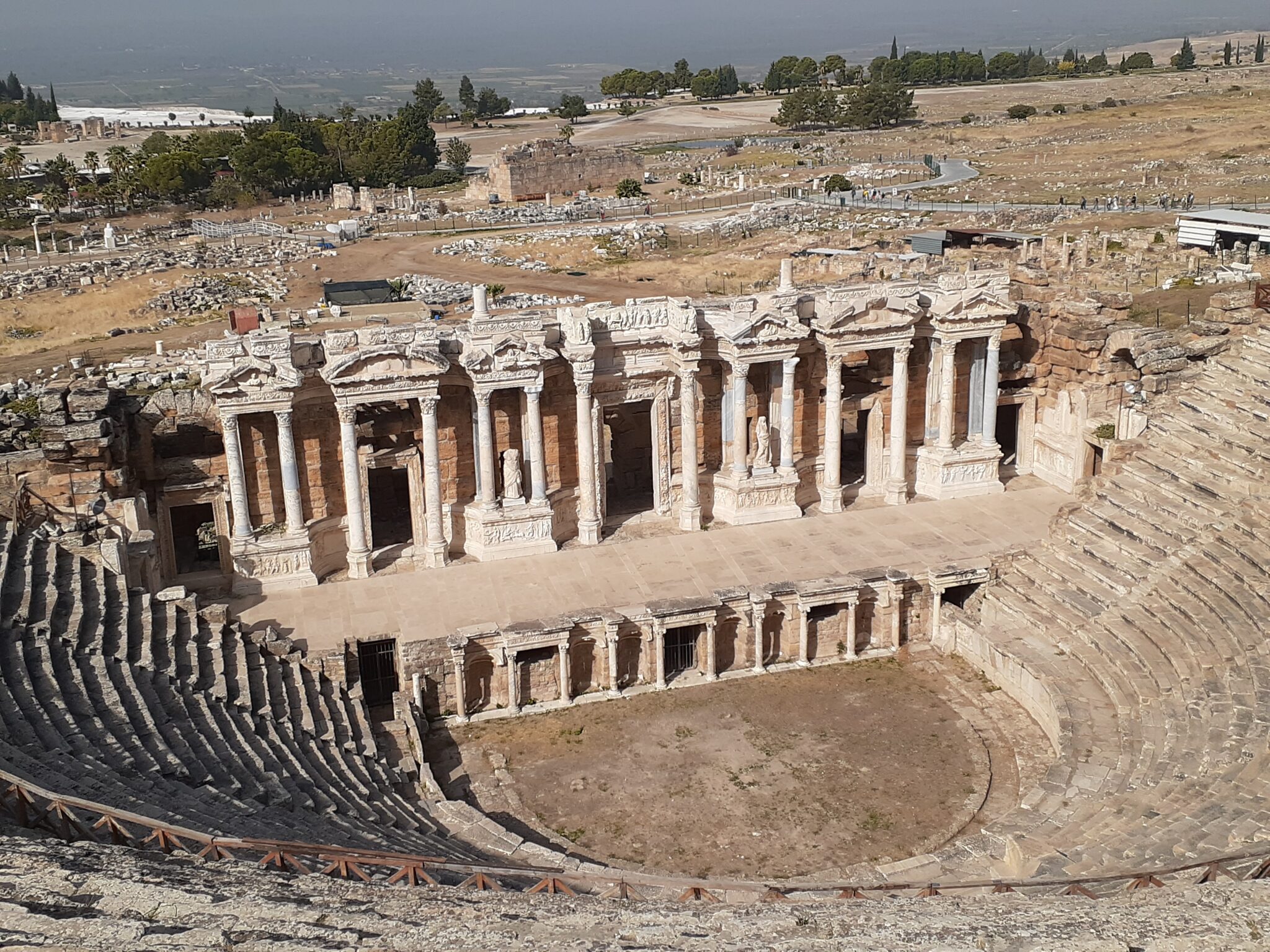 ヒエラポリス・パムッカレへのアクセスと見どころ:トルコ旅行にて古代ローマ都市遺跡観光 | Mai and Chris Travel
