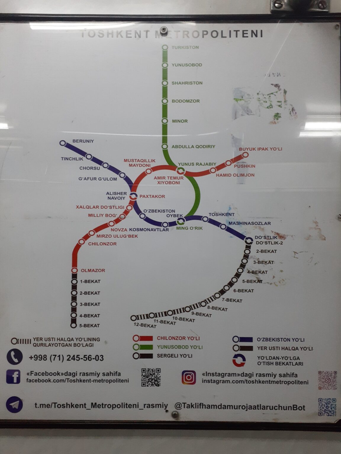 タシュケントの地下鉄ツアー:美術館級の駅デザインが激安で楽しめる! Mai and Chris Travel