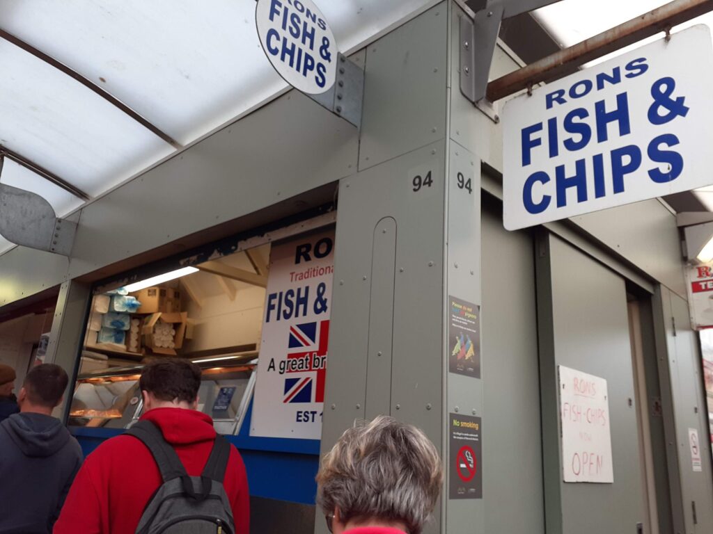 ノリッジ・マーケット内のフィッシュ&チップス店
