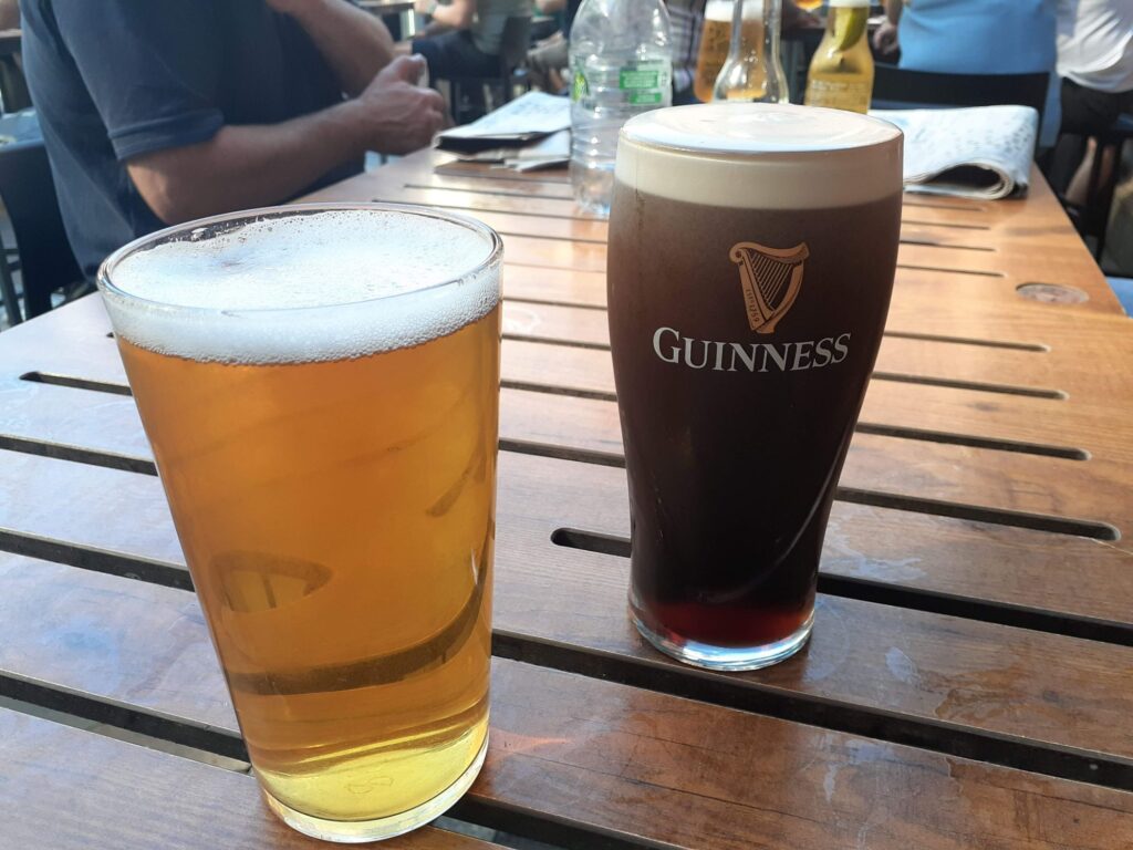 イギリス、パブで提供されるビール