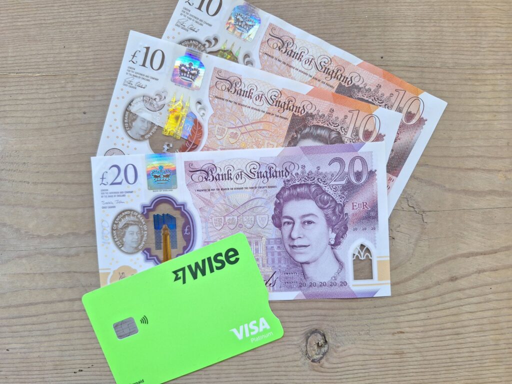 イギリス10ポンド札と20ポンド札、Wiseカード