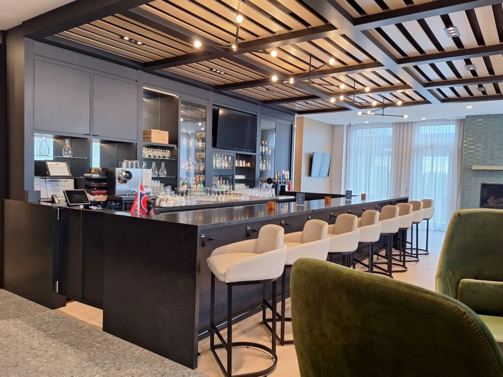ハイアットプレイスモントリオールエアポートのラウンジ兼バーThe Placery