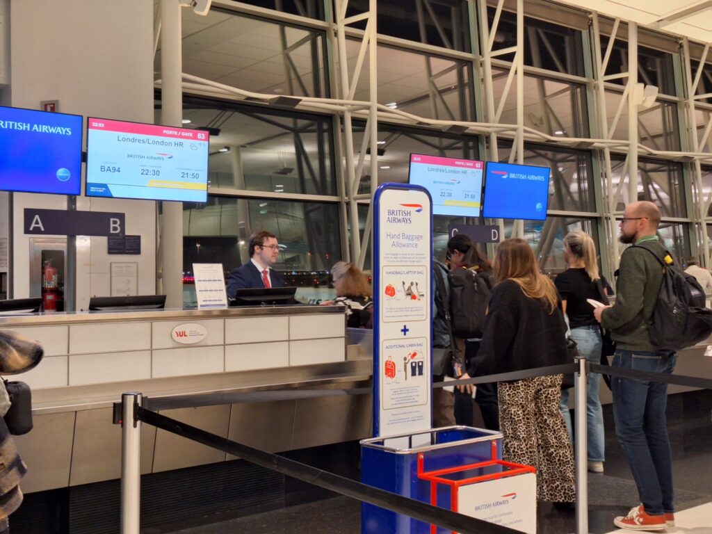 モントリオール空港にてBA94搭乗開始