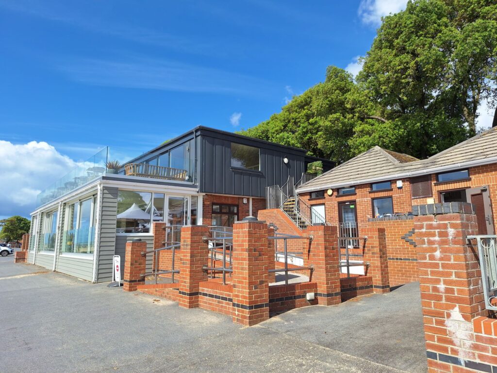 エイボンビーチのレストランカフェ