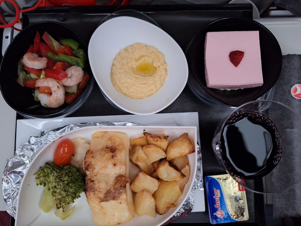 TK509の機内食、夕食は白身魚を選択