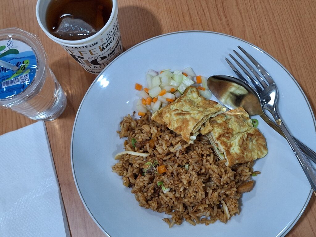 Nirmala Beach Hotel and Resortの朝食