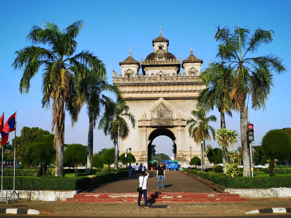 ラオス、ビエンチャンのパトゥーサイ(Patuxay Monument・凱旋門)