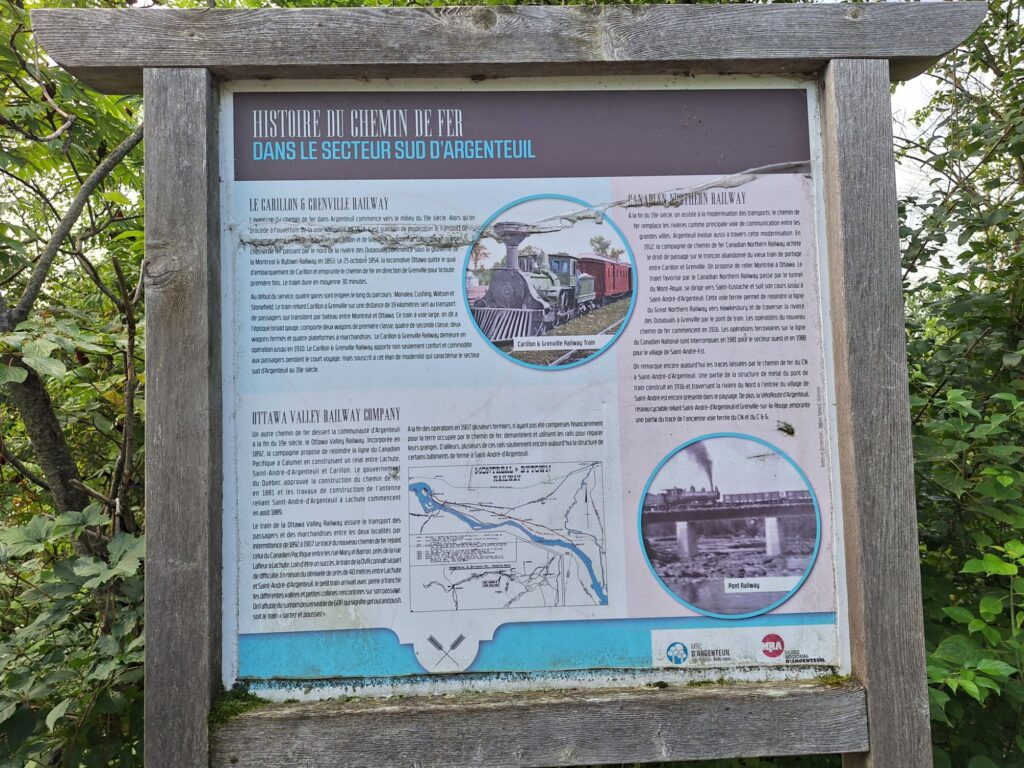VéloRoute d'Argenteuil オタワ川沿いブラウンズバーグ＝チャタム（Brownsburg-Chatham）エリアサイクリングルートの歴史を説明する看板