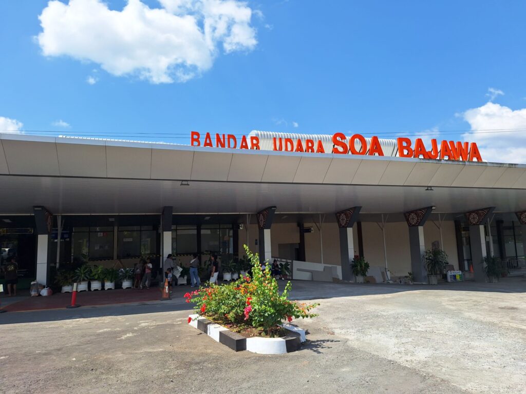 Bajawa空港