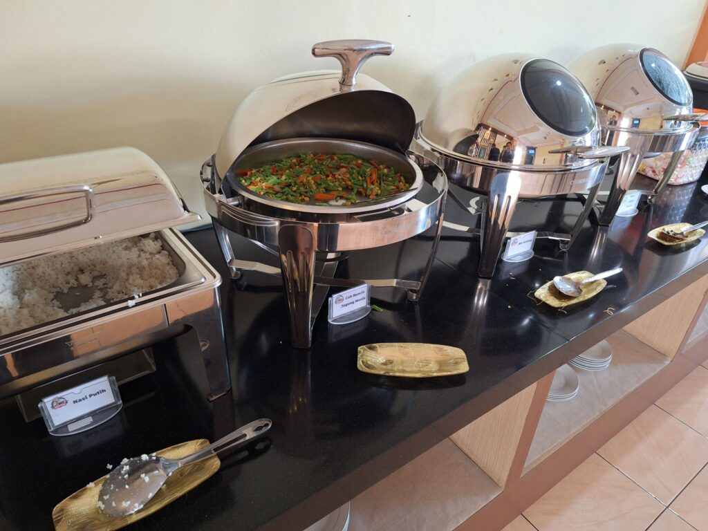 Hotel Nusantara Duaの朝食ブッフェ
