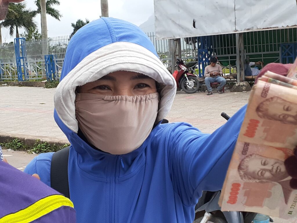 The woman offering exchange with a poor rate at the Vietnamese border