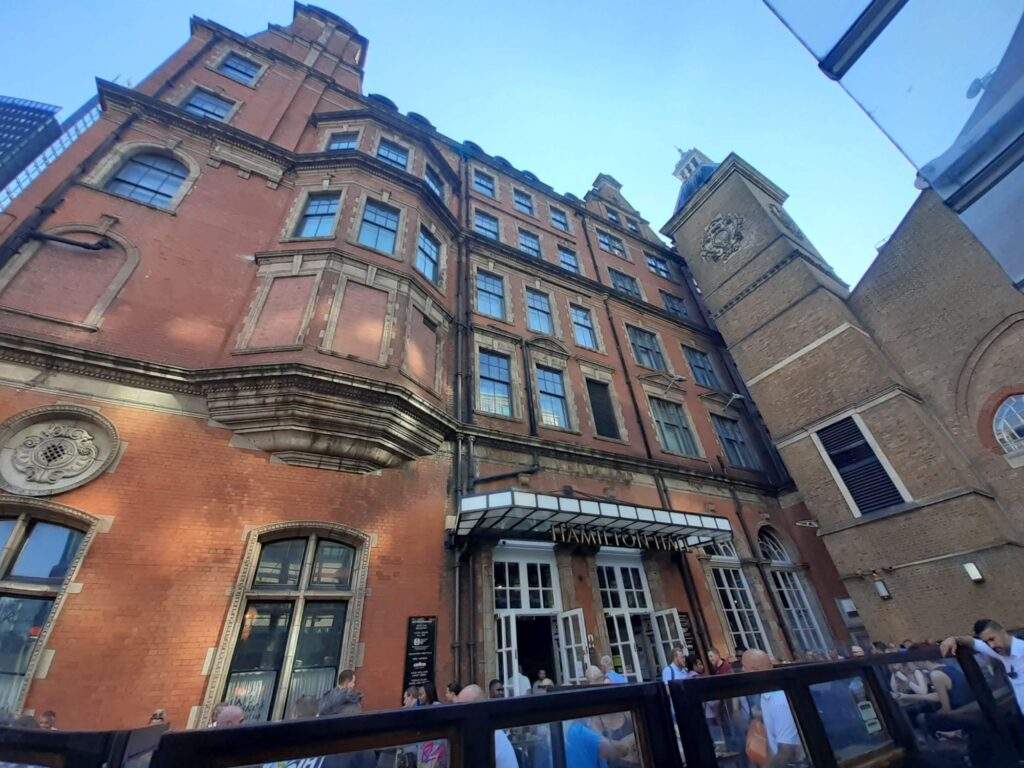 A pub in London