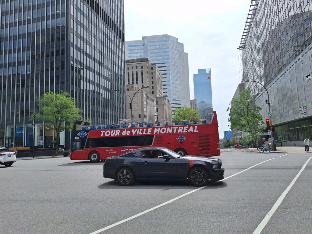 Montreal tour bus 