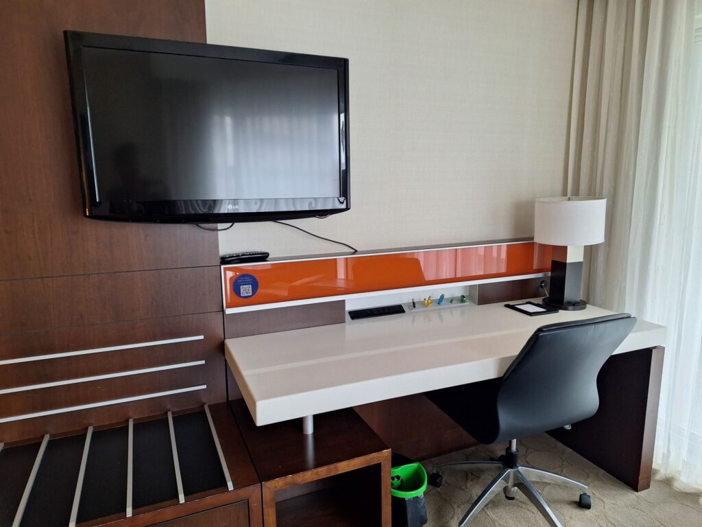 Desk in the room of Delta Hotels Montreal