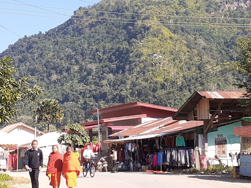 The town of Nong Khiaw