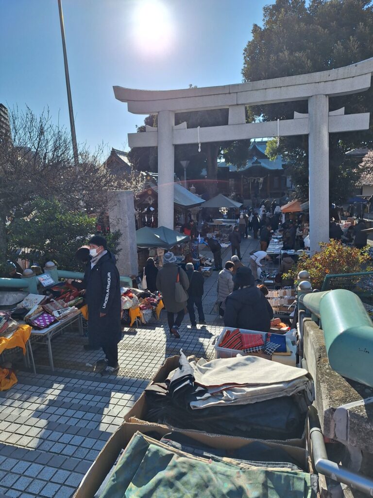 Monthly Garakuta ichi (antique market) at Machida Tenmangu