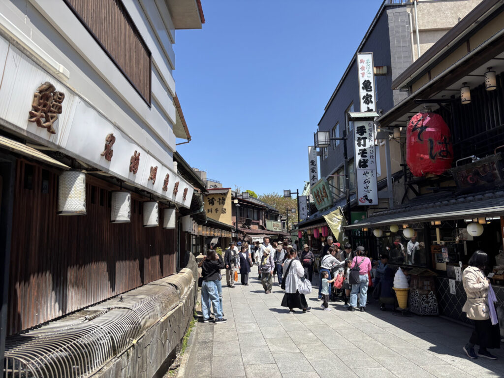 The gateway to Shibamata Taishakuten