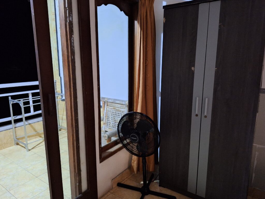A little fan in our room  in Sunrise Cafe & Bungalows