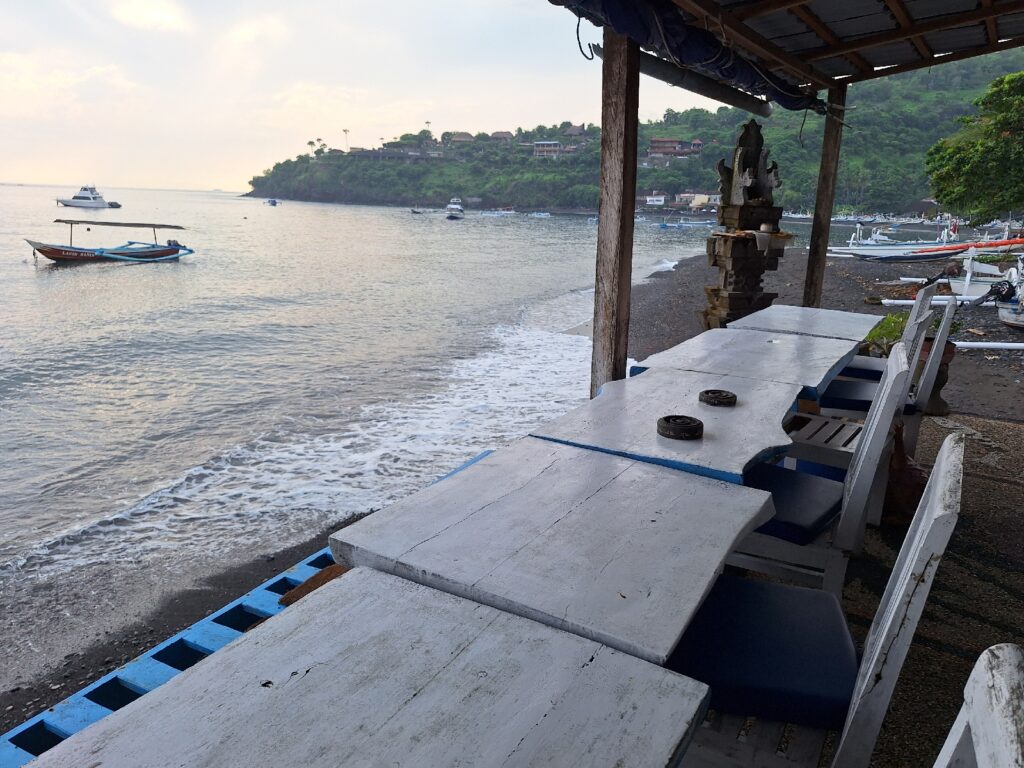 The counter in the restaurant of Sunrise Cafe & Bungalows