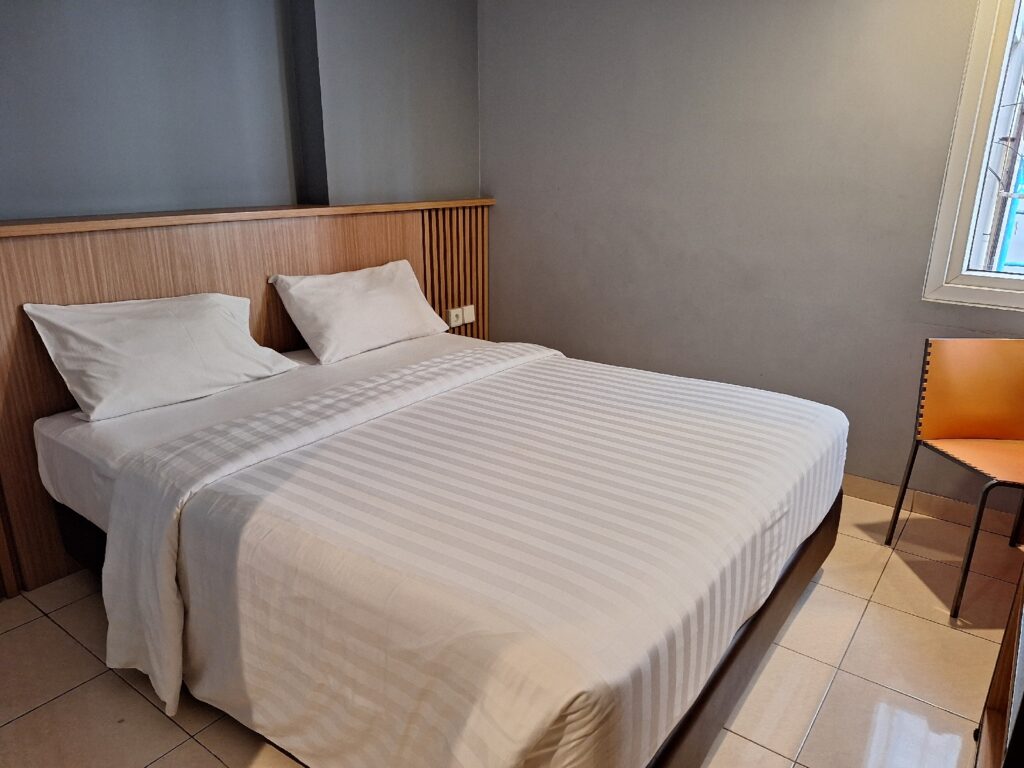 A Clean and spacious room in Studio One Thamrin Hotel