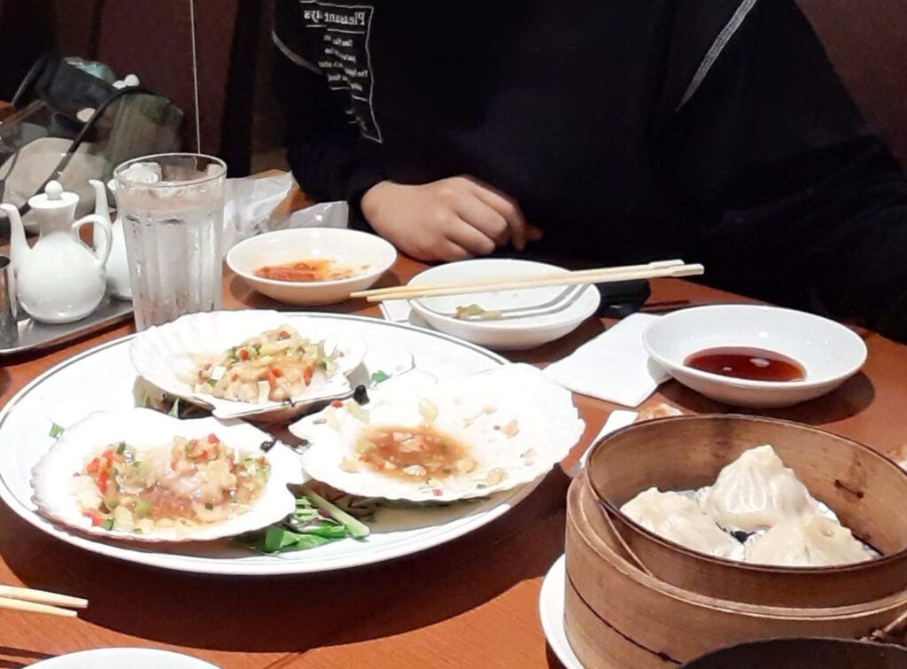 xiao long bao (soup dumplings) and garlic scallops in the Chinese restaurant in Yokohama Chinatown