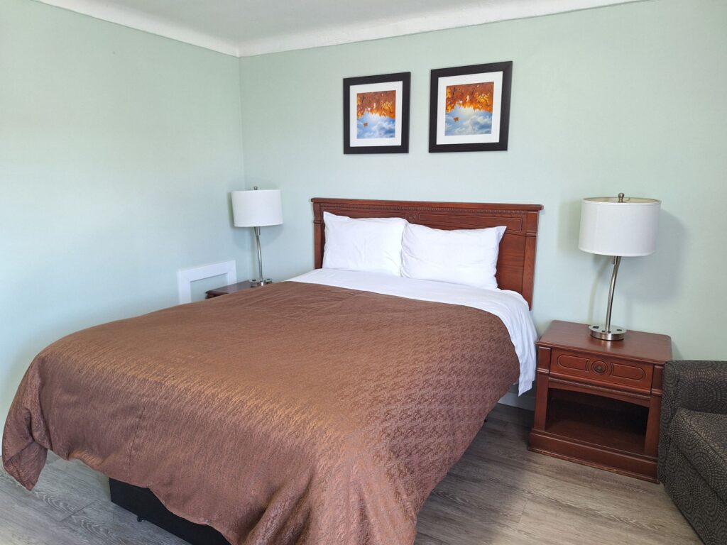 The spacious bed with exceptionally comfortable mattress and pillows. In Century Motel