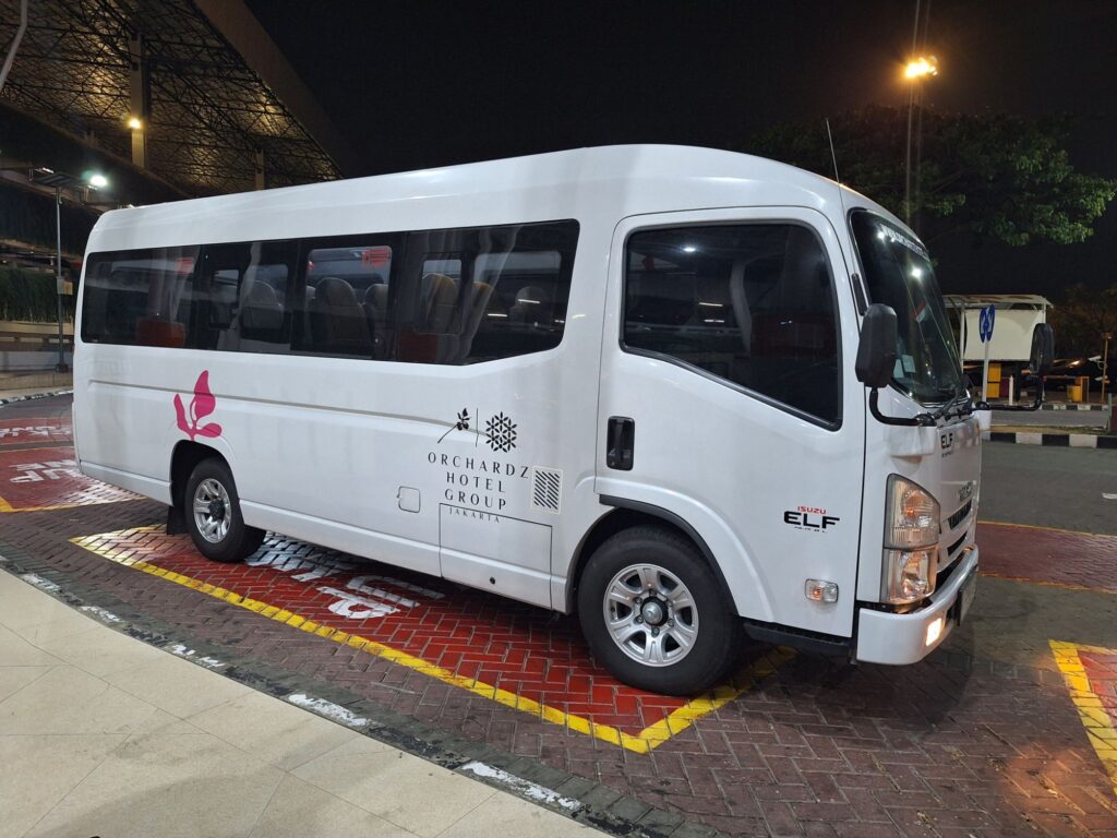 Airport shuttle bus from orchards hotel 