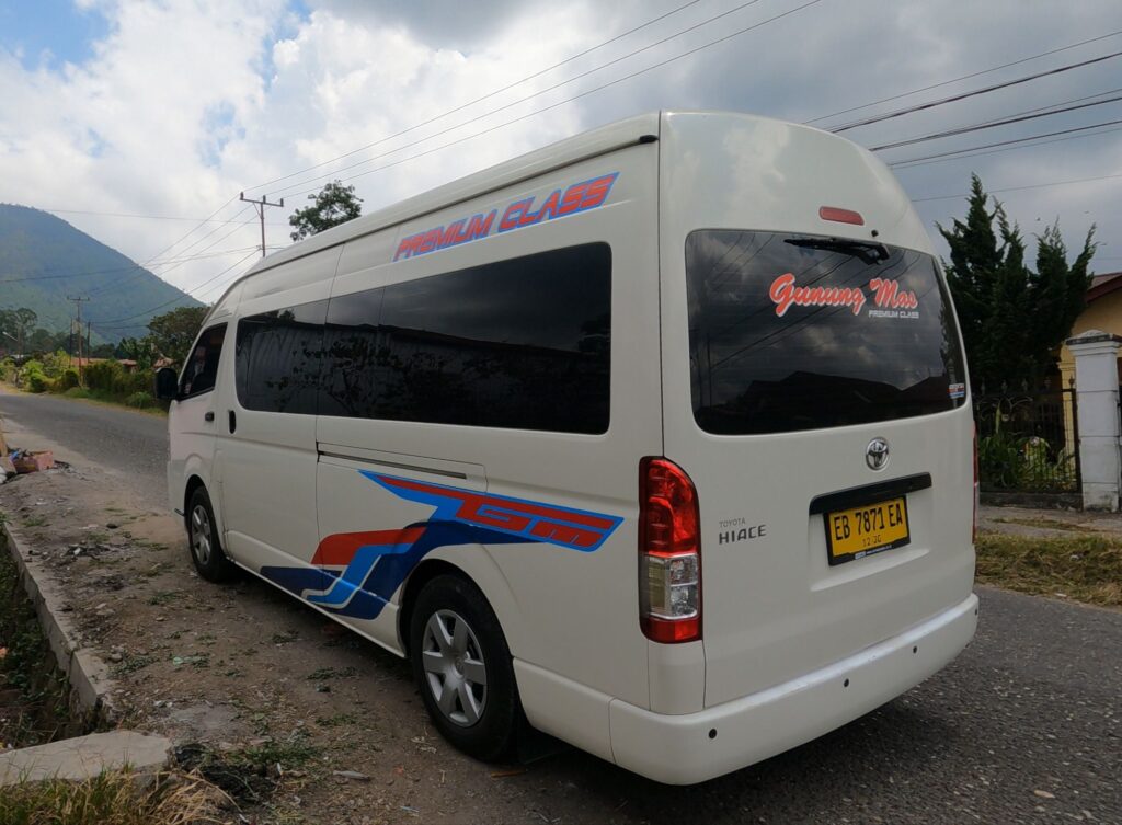 Gunung Mas Travel bus from Labuan Bajo to Ruteng 