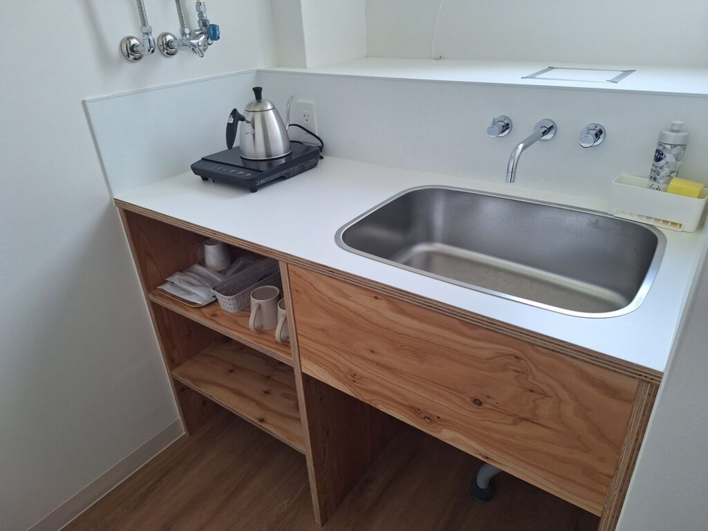 The kitchen area of the double room in Irigo Apartment Hotel