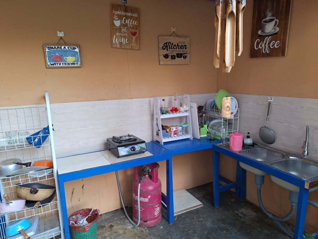 Shared kitchen in A-Manta Homestay