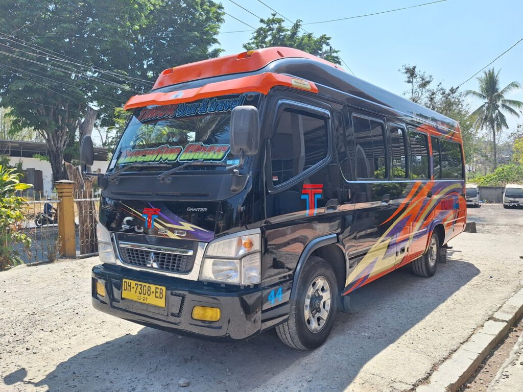 A deluxe bus from Atambua to Dili of Timor Travel 