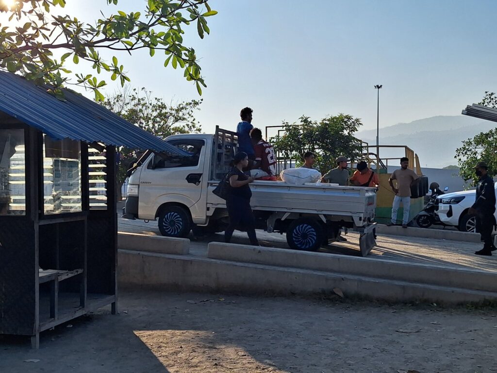 A line of cars at the gate in Porto Dili